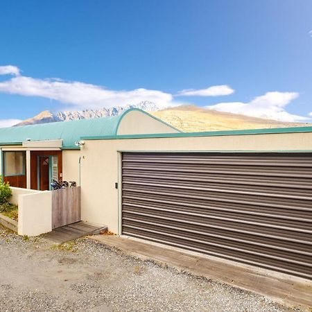 Huge Lakefront Delight - Queenstown Holiday Home ภายนอก รูปภาพ