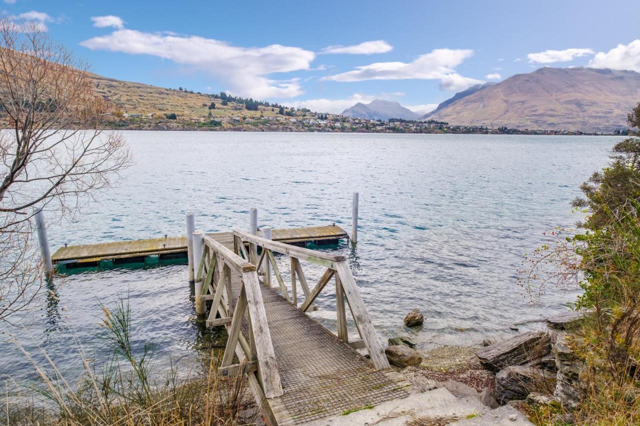 Huge Lakefront Delight - Queenstown Holiday Home ภายนอก รูปภาพ