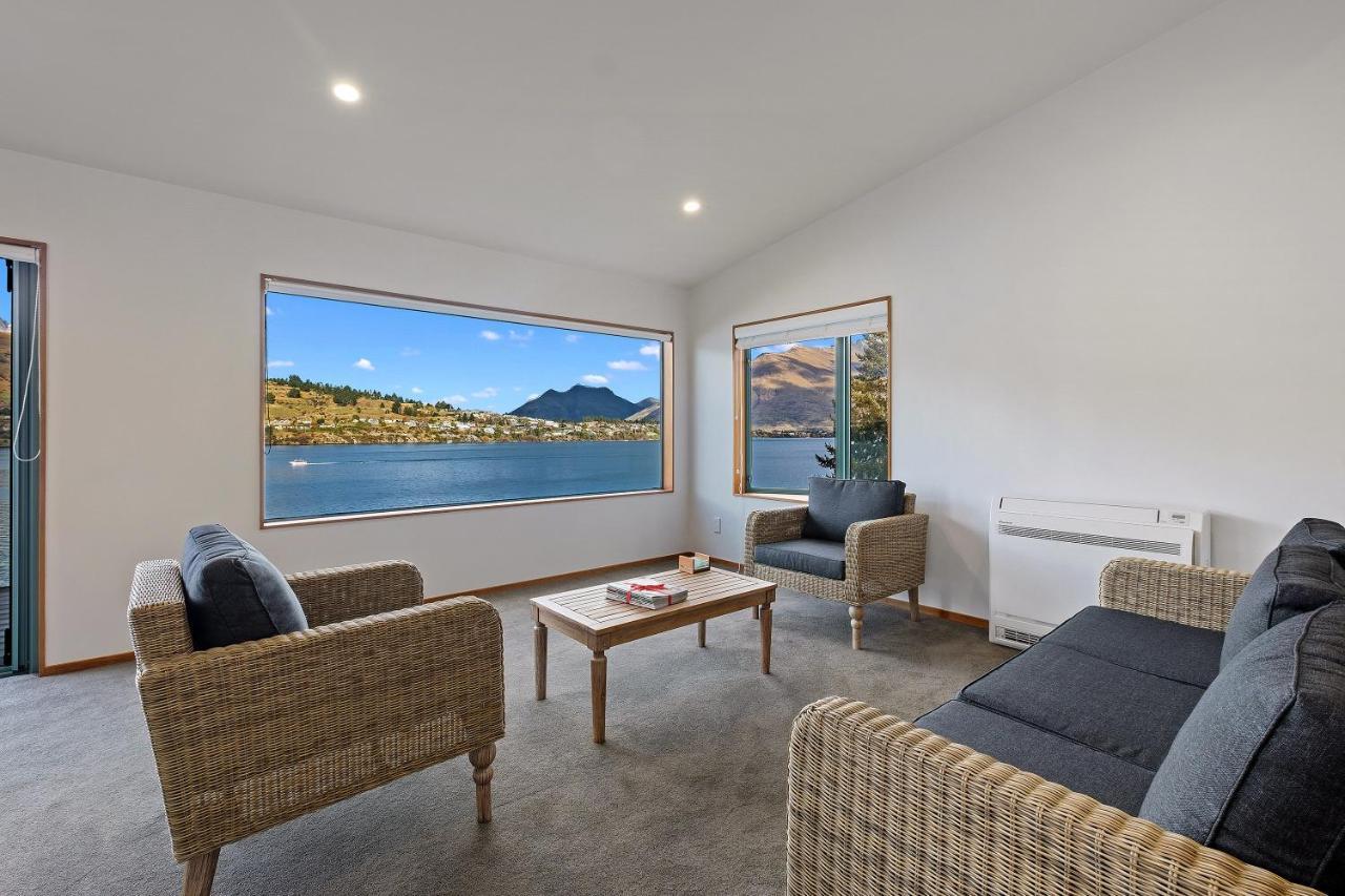 Huge Lakefront Delight - Queenstown Holiday Home ภายนอก รูปภาพ