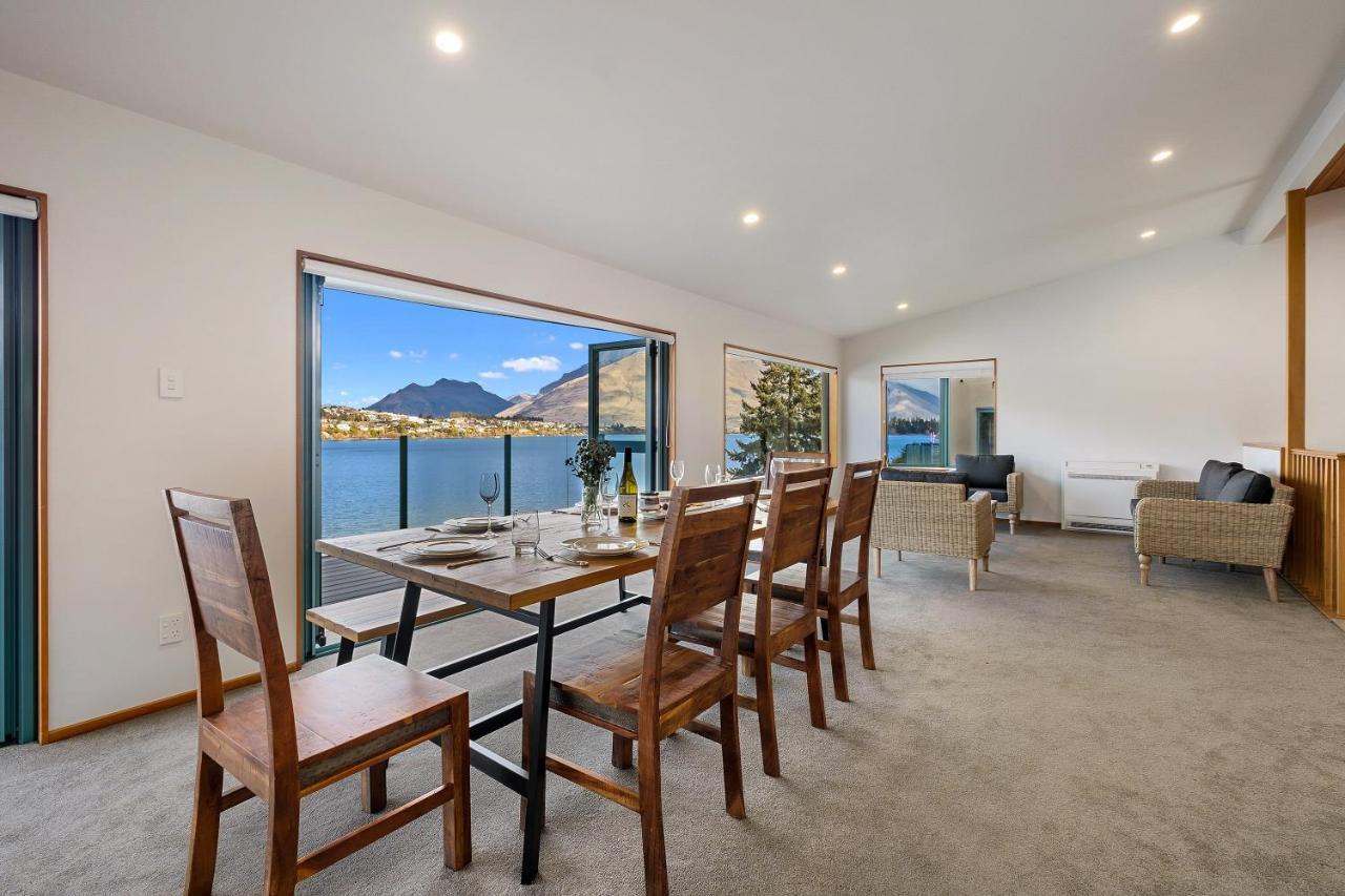 Huge Lakefront Delight - Queenstown Holiday Home ภายนอก รูปภาพ