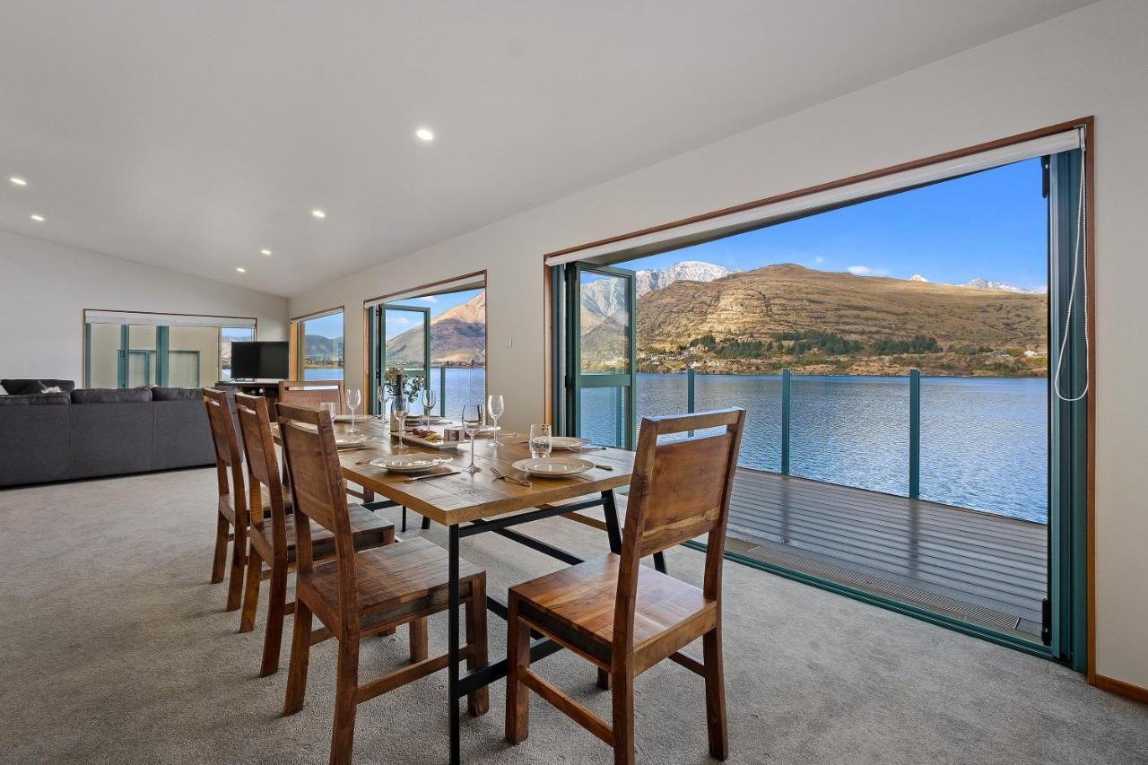 Huge Lakefront Delight - Queenstown Holiday Home ภายนอก รูปภาพ