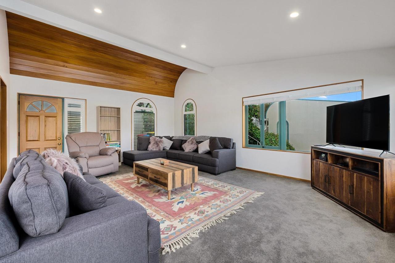 Huge Lakefront Delight - Queenstown Holiday Home ภายนอก รูปภาพ