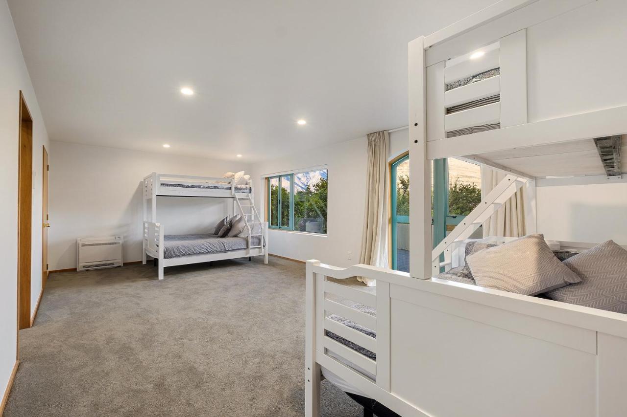 Huge Lakefront Delight - Queenstown Holiday Home ภายนอก รูปภาพ