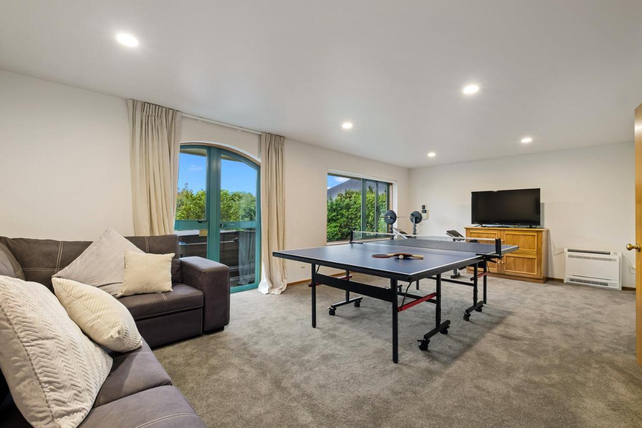Huge Lakefront Delight - Queenstown Holiday Home ภายนอก รูปภาพ
